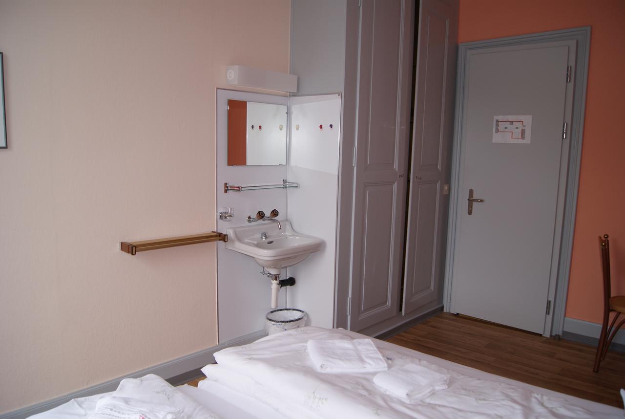 Hotel Schlosspintli Spiez Extérieur photo